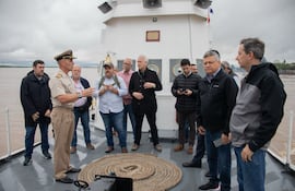Autoridades de los países de la Hidrovía, realizaron el pasado martes una viaje protocolar por la zona de Corrientes, Participó el embajador de Argentina en Paraguay, Domingo Peppo.