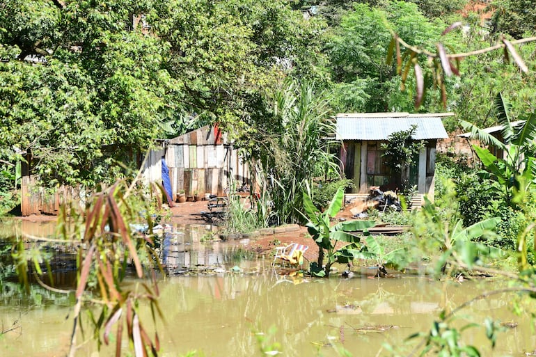Alerta amarilla en Asunción: rápida crecida del río amenaza a más de 3.300 familias
