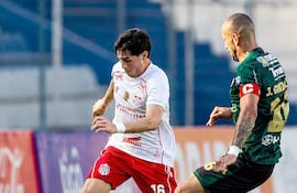 Óscar Fabián Gavilán Acosta (21 años), extremo derecho de proyección del General Caballero de Juan León Mallorquín, uno de los líderes de la División Intermedia.