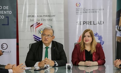 El presidente del TSJE, Jorge Bogarín y la titular de la Seprelad, Liliana Alcaraz, durante el seguimiento de un convenio entre ambos entes en 2023.