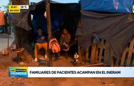 Ineram: familiares de pacientes siguen bajo carpas precarias