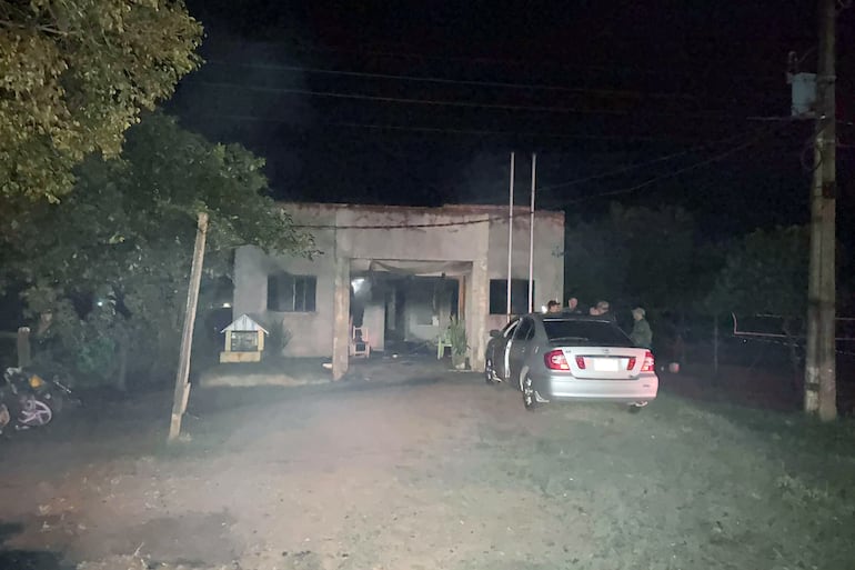 El edificio del puesto policial que fue quemado por el EPP en la colonia Naranjito.