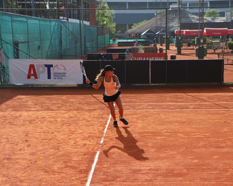 Valeria Santander quiere extender sus semanas de éxito en Perú, ahora en el Asunción Bowl.
