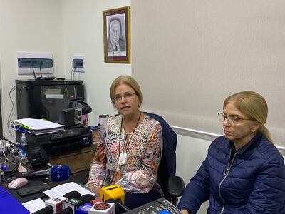 Beatriz Denis (izq.), hija del exvicepresidente de la República Óscar Denis secuestrado por el grupo criminal EPP.