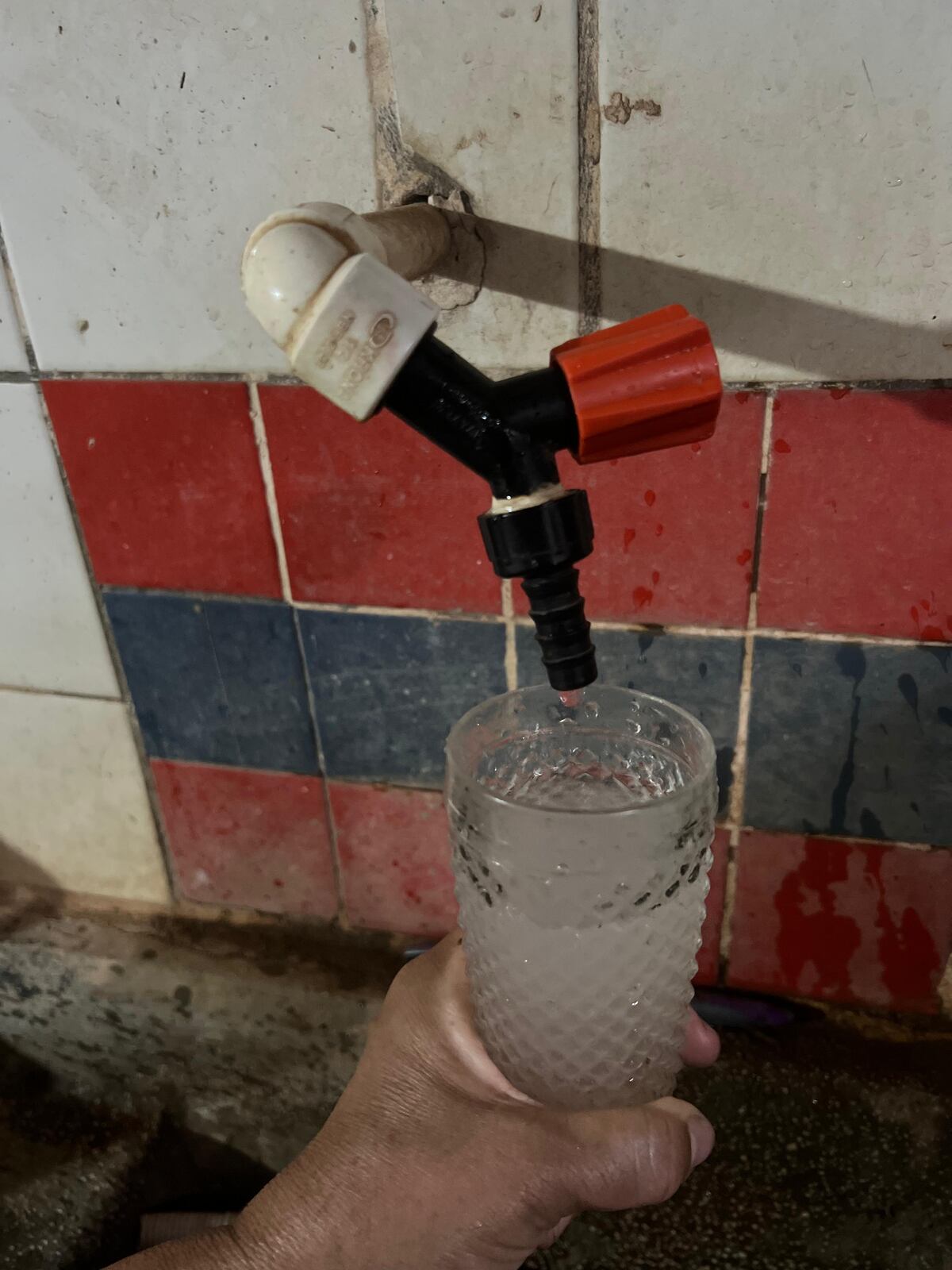Persisten quejas por mala calidad de agua suministrada en Caacupé