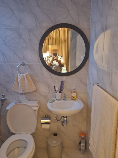 Así quedó el baño nuevo remodelado para Dalia López en Judiciales de la Policía.