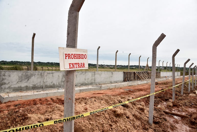 Obra del tramo Aeropuerto–Roque Alonso: propietario cercó zona intervenida tras denunciar invasión de su terreno Obra del tramo Aeropuerto–Roque Alonso: propietario cercó zona intervenida tras denunciar invasión de su terreno