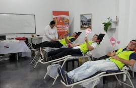 Alrededor de 50 voluntarios participan de la donación de sangre en la Iglesia de Dios.