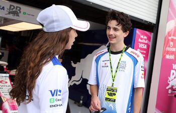 El actor Timothée Chalamet en el Autódromo Internacional de Miami.