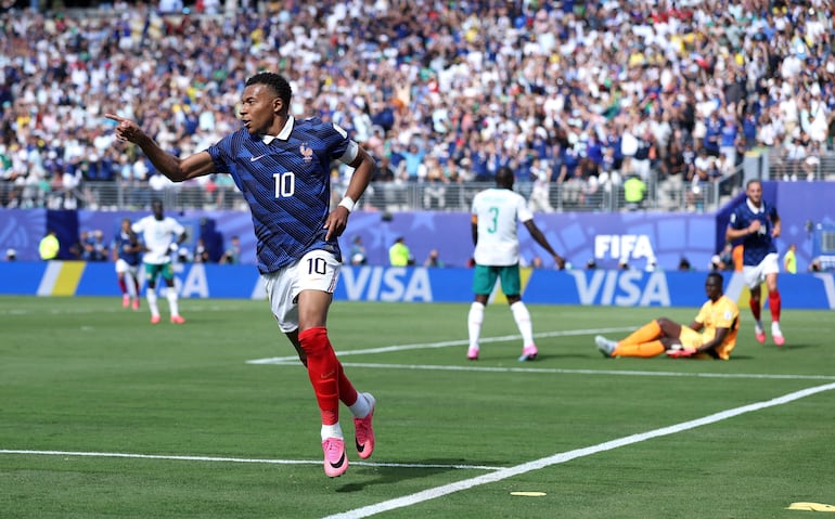 Kylian Mbappé desató el nudo con su gol, el primero de Francia contra Senegal. En tiempo adicional configuró su doblete.