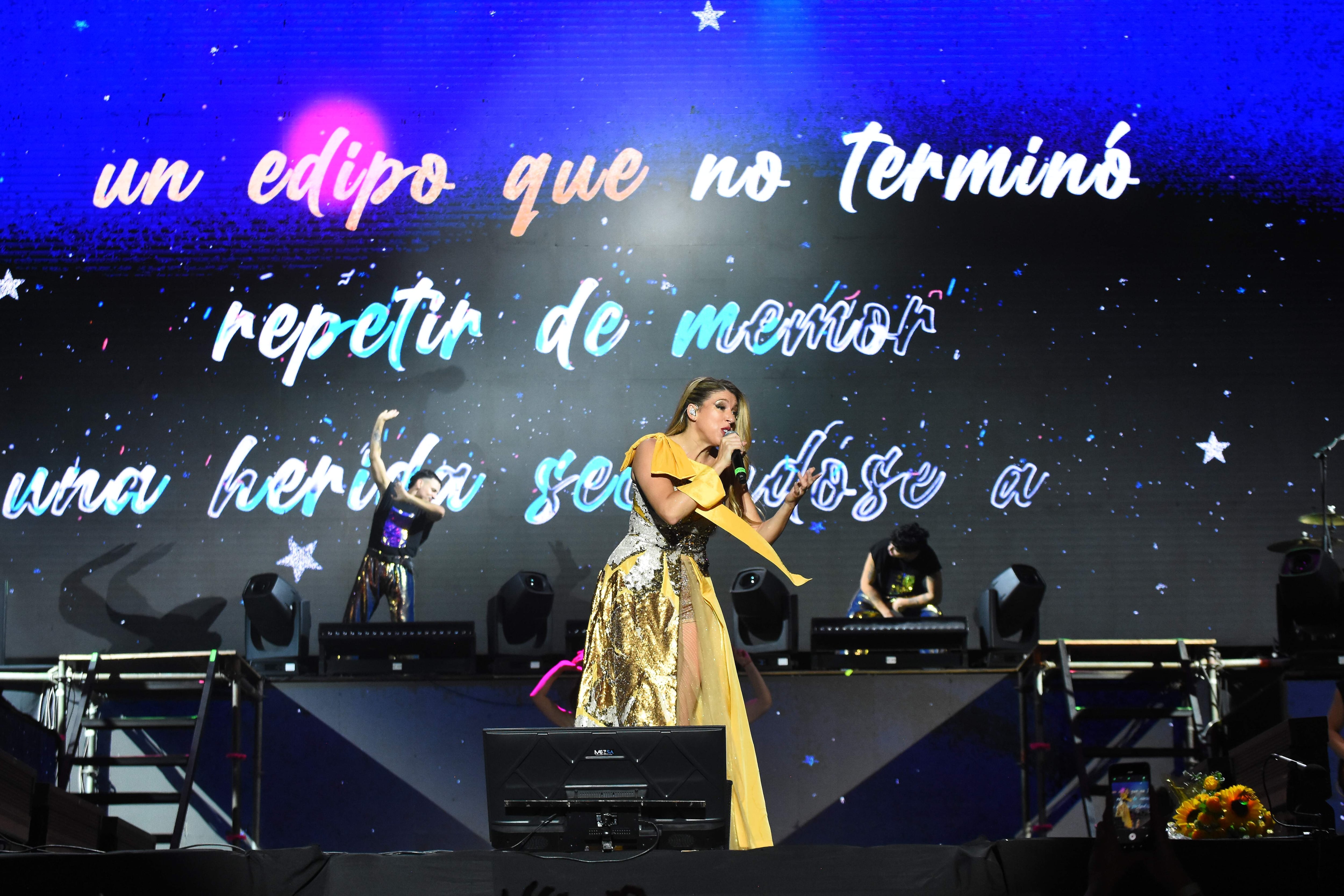 Flor Bertotti iluminó Asunción con una noche mágica y llena de nostalgia