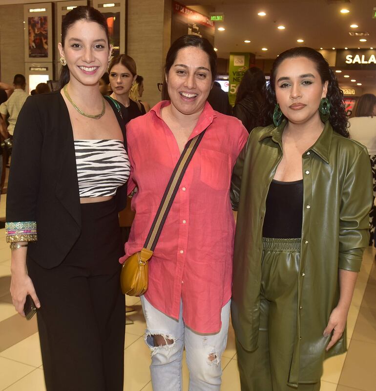 Jacquie Neumann, Mburucuyá Fleitas y Amambay Narváez.