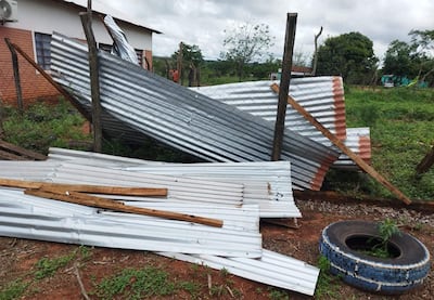 El fuerte viento ocurrido hace ocho dias dejó severos daños en la infraestructura de la Escuela Albarino Añazco de Guajayvi