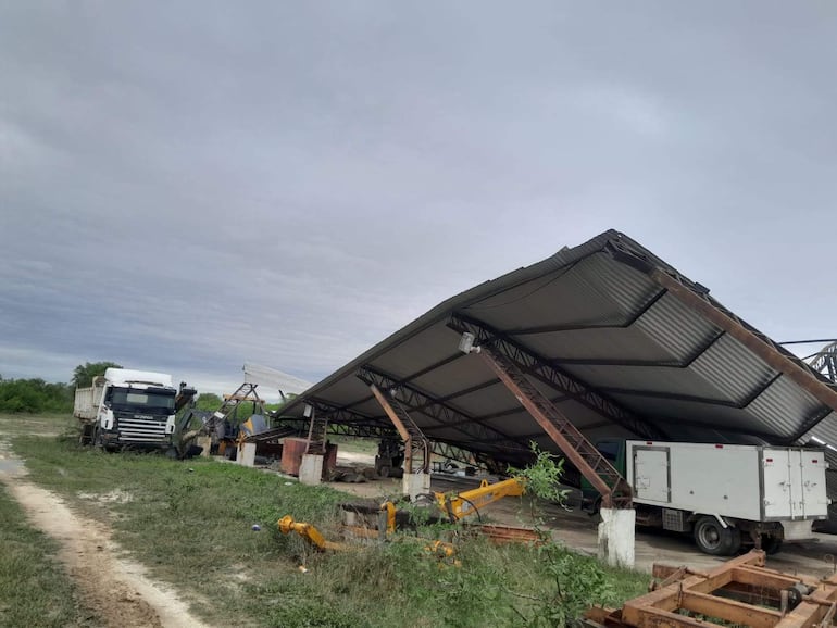 Una estructura metálica colapsada