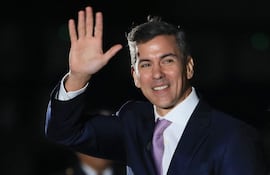 Santiago Peña, presidente.