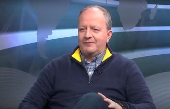 El ministro de Economía, Carlos Fernández Valdovinos, en los estudios de ABC TV.