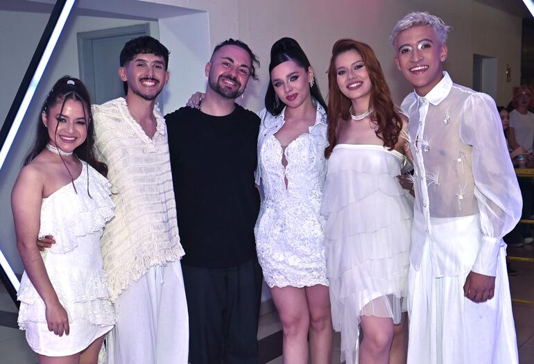 Mónica Riveros, Fabián Ayala Berni, Santi Palumbo, Nath Aponte, Sofía Romberg y César Palencia.