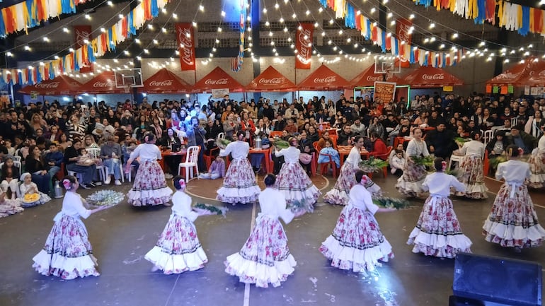 Fiesta patronal, baile, romería para el público.