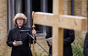 La arzobispa de Canterbury, Sarah Mullally, líder de la Iglesia anglicana.