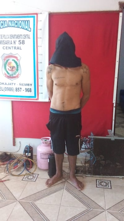 Vecinos del barrio Mbokajaty de Ñemby lograron retener a a Roque Nicolás Rodas González (23) por el supuesto hecho de hurto domiciliario.
