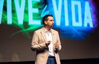 Juan Carlos Acosta, CEO de Century 21 Paraguay, resalta que la Academia Gerencial Inmobiliaria nace del compromiso que tiene la empresa hacia la profesionalización del rubro.