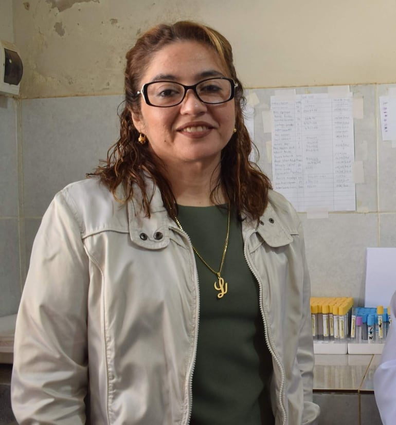 La bioquímica Liz Cáceres, del Hospital Distrital de Carapeguá.