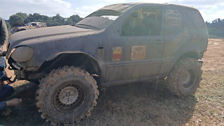 En la TT4, la victoria correspondió a Ariel Acosta y Porfirio Roa (Mercedes Benz ML).