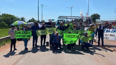 Asociados a la OTEP-SN bloquean la ruta en zona de Concepción.