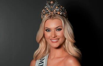 Miss Universo 2024 Victoria Kjaer Theilvig coronada en la ciudad de México.