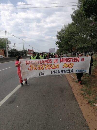 Agentes penitenciarios se movilizan en Itauguá