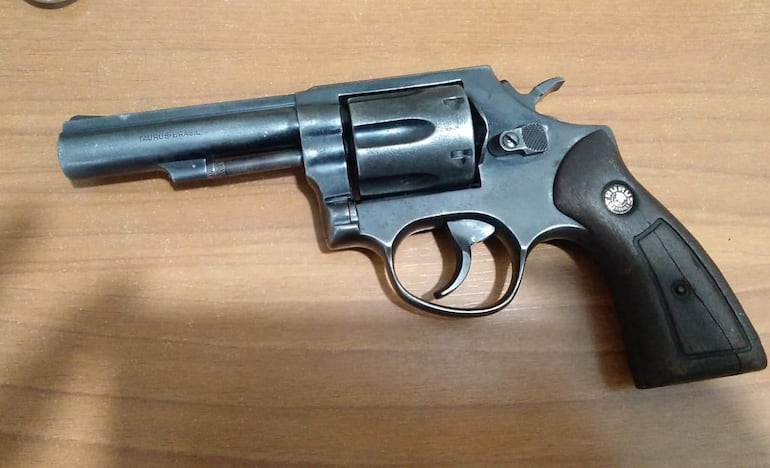 El arma fue recuperada tras la aprehensión del sospechoso.