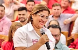 La candidata a la gobernación de Concepción, Liz Meza, asegura que su victoria se dio por 42 votos de diferencia con el candidato de la Concertación.