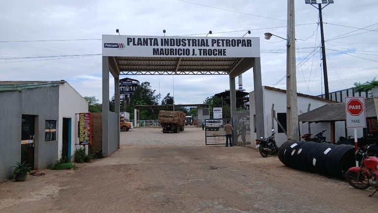 Cañicultores exigen a Petropar soluciones ante falta de capacidad para procesar toda la producción en Troche.