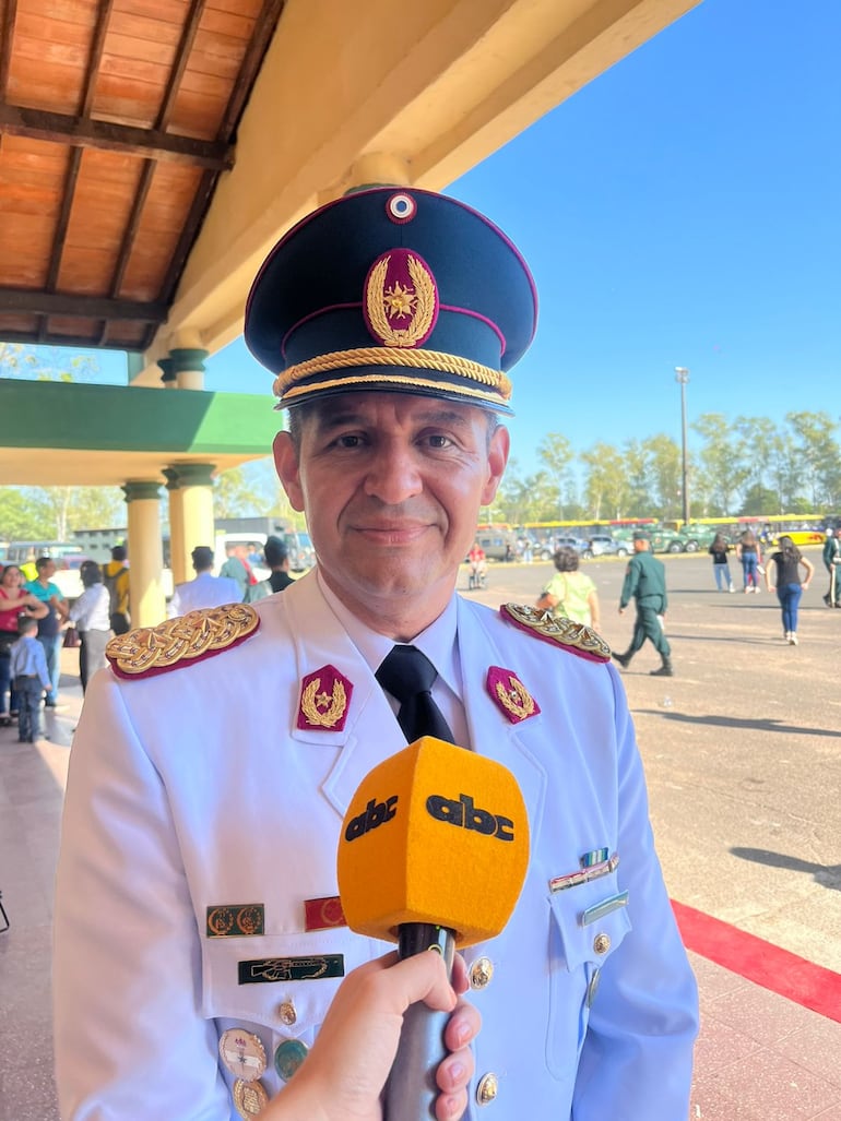 Teniente Coronel Robert Giménez, vocero del Comando del Ejército, durante el acto de egreso de cimeforistas del periodo 2026