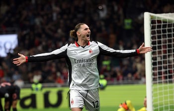 MILÁN (Italia), 21/03/2026.- Adrien Rabiot, del AC Milan, celebra tras marcar el 2-1 durante el partido de la Serie A italiana entre el Milan y el Torino en el estadio Giuseppe Meazza de Milán, Italia, el 21 de marzo de 2026. (Italia) EFE/EPA/MATTEO BAZZI
