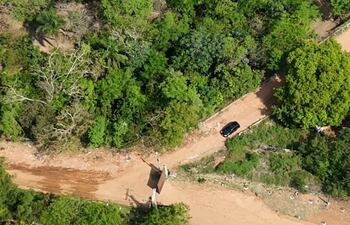 Vista aérea captada por un dron de la Dirección Nacional de Ingresos Tributarios (DNIT) en un operativo de control.