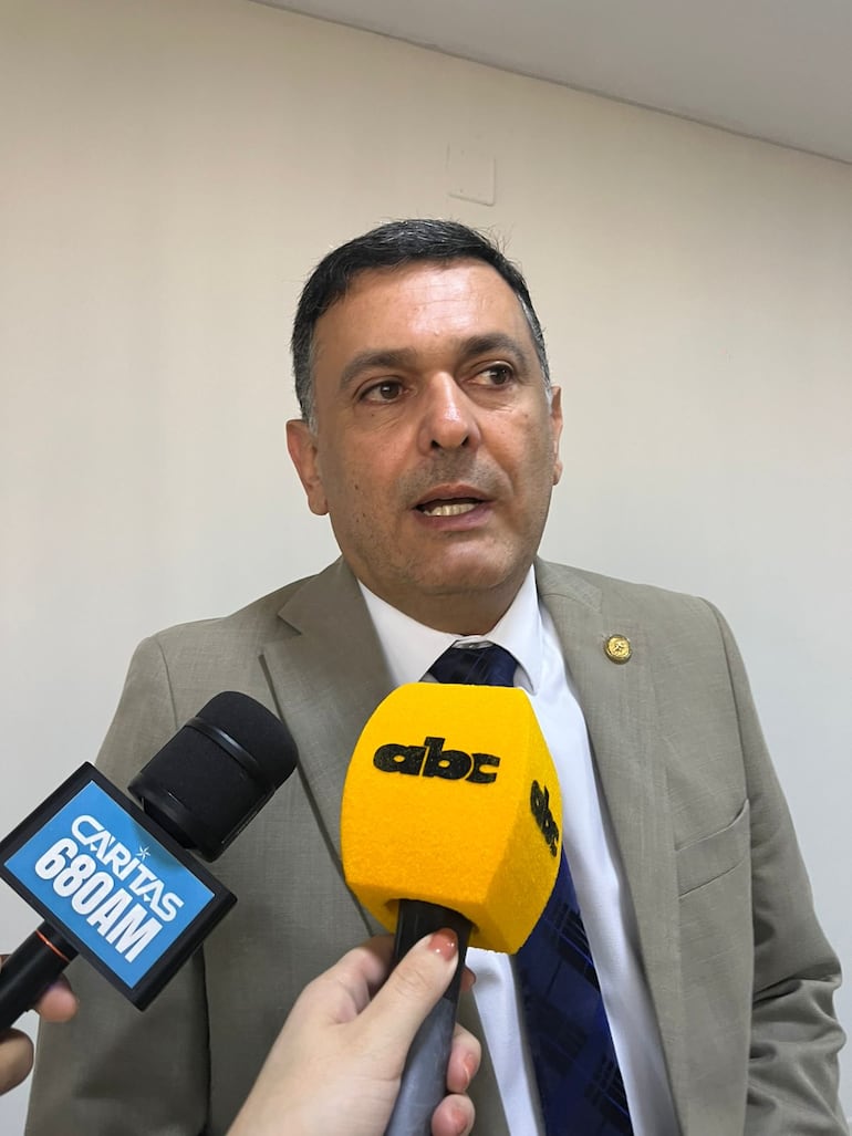 El diputado Edgar Olmedo, hablando sobre su más reciente proyecto de ley.