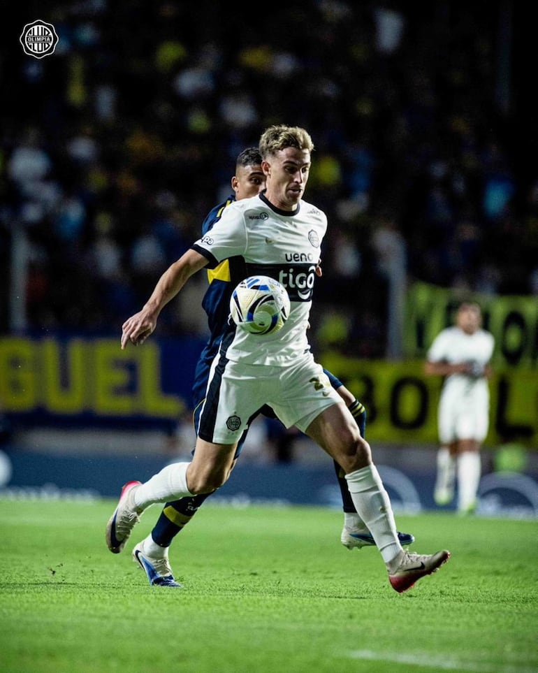 El volante argentino, Juan Fernando Alfaro (26 años) fue de lo mejor que tuvo Olimpia, en el amistoso internacional ante Boca Juniors, en el estadio Único de San Nicolás.
