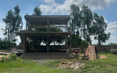 Esta es una de las casas que se construye en plena reserva del Banco San MIguel.