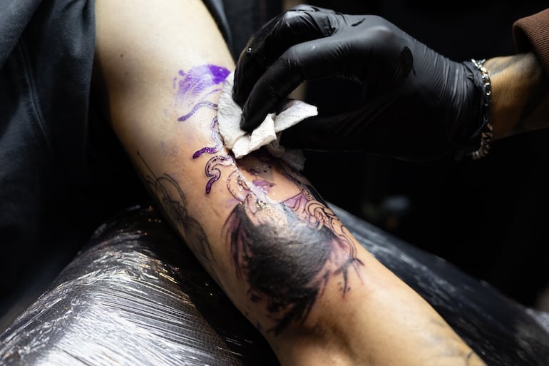 Hombre tatuado.