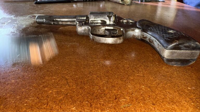 Un revólver calibre 32 fue encontrado en el interior de la Penitenciaría Regional de Pedro Juan Caballero.