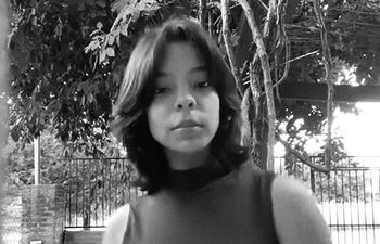 María Fernanda Benítez tenía 17 años y estaba embarazada. Fue víctima de feminicidio: su agresor la atacó con brutalidad y la quemó viva. Murió por inhalación de humo, en un acto de extrema violencia que sacudió al país.