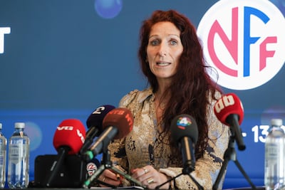 Lise Klaveness, presidenta de la Federación Noruega de Fútbol (NFF), asiste a una rueda de prensa en Oslo, Noruega.