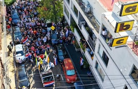 Con multitudinarias marchas, los docentes vienen presionando para flexibilizar la reforma de la Caja Fiscal.
