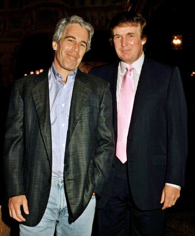 Jeffrey Epstein y Donald Trump juntos en una foto de archivo publicada en X.