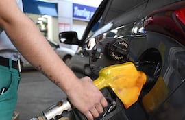 Imagen ilustrativa: carga de combustible.