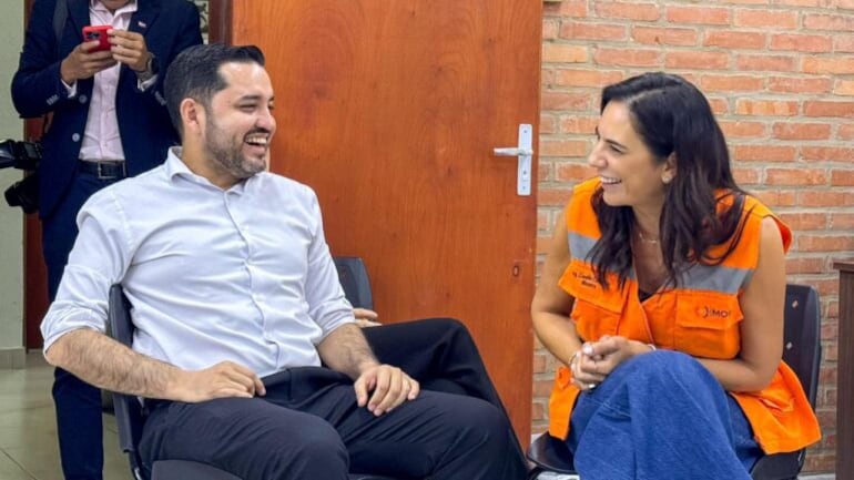 Luis Bello, intendente interino de Asunción y la ministra de Obras, Claudia Centurión.