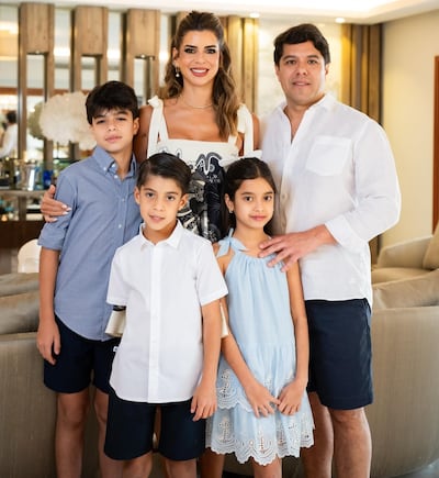 Los cumpleañeros Bruna y Renzo junto a sus padres Tere Codas y Didier Arias, y su hermano mayor Didi.