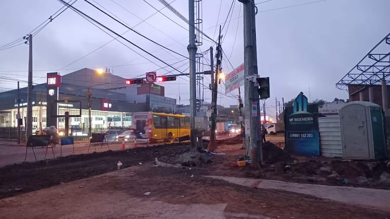 El cierre parcial de la avenida Eusebio Ayala genera desvíos obligatorios y mayores tiempos de viaje para conductores en horas pico.