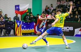 Paraguay consiguió el pase a las finales del Mundial C15 al ganarle 4-3 a Brasil. Este domingo disputará el título contra Colombia, en Carmen del Paraná.